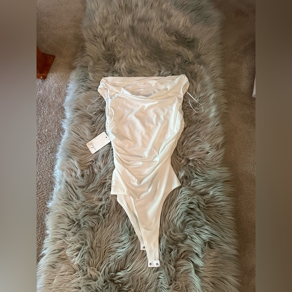 gaze Tops - White bodysuit